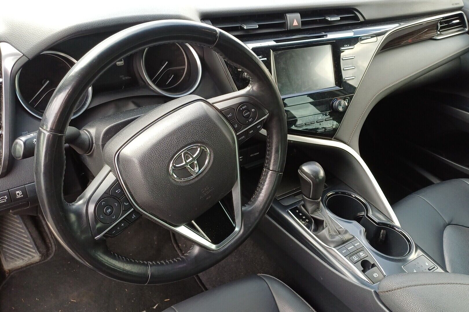 Toyota Camry iso kuva 1