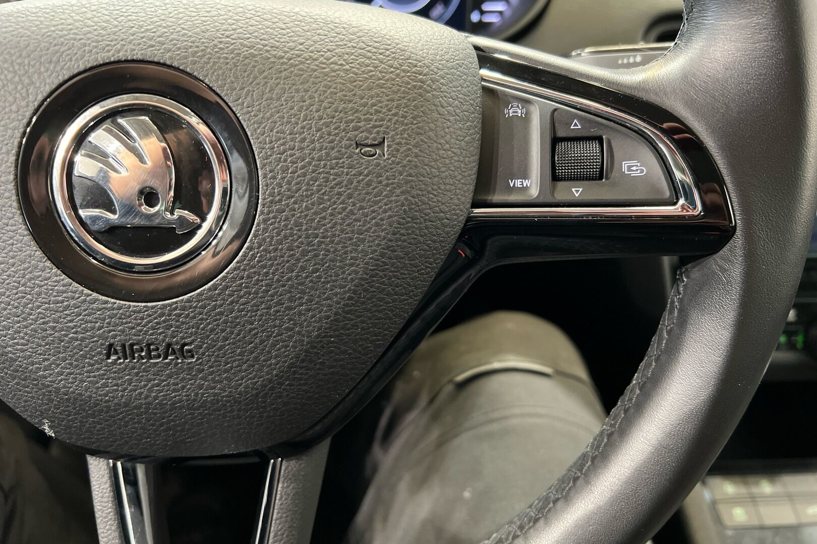 Skoda Octavia iso kuva 7