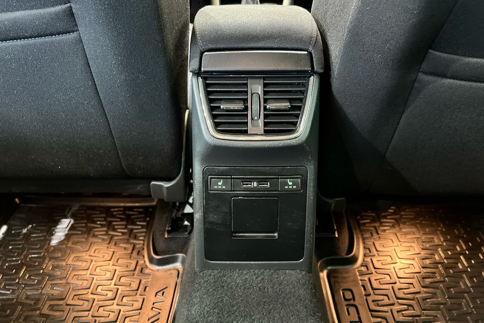 Skoda Octavia iso kuva 10
