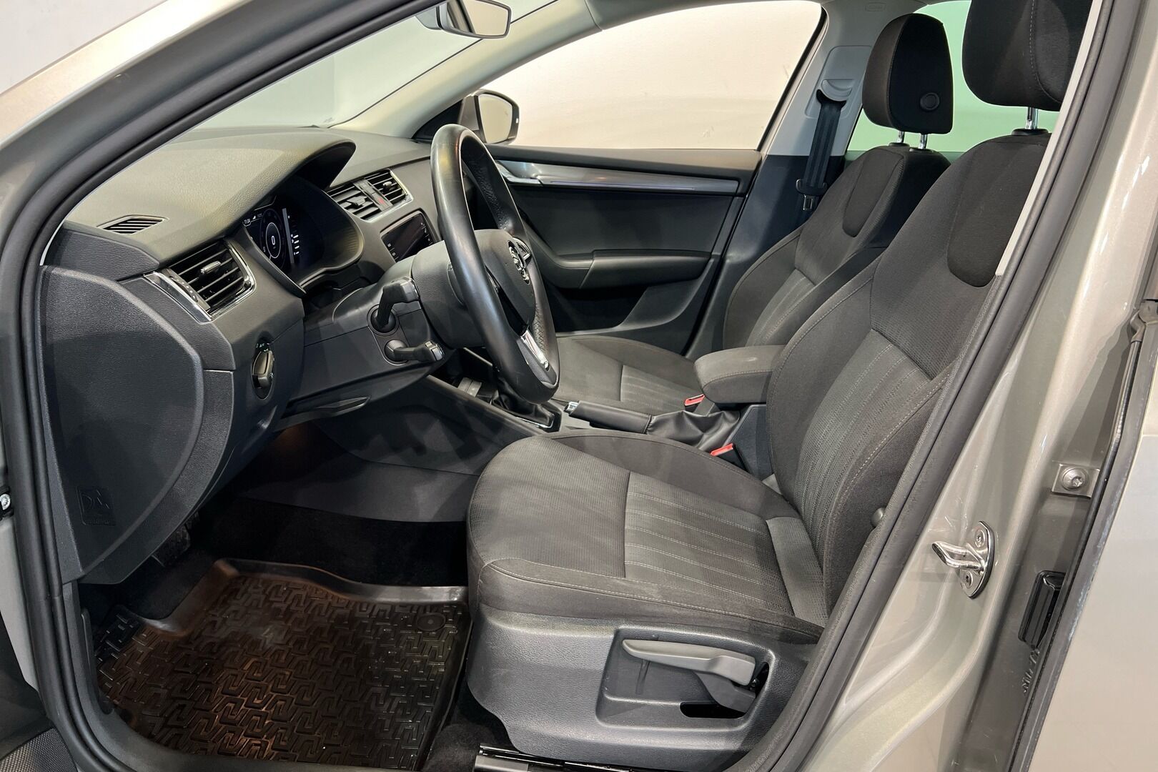 Skoda Octavia iso kuva 39