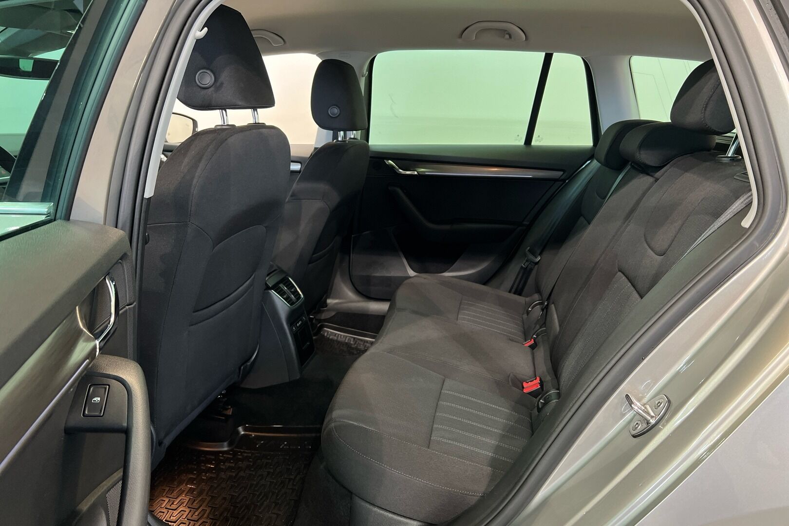 Skoda Octavia iso kuva 15