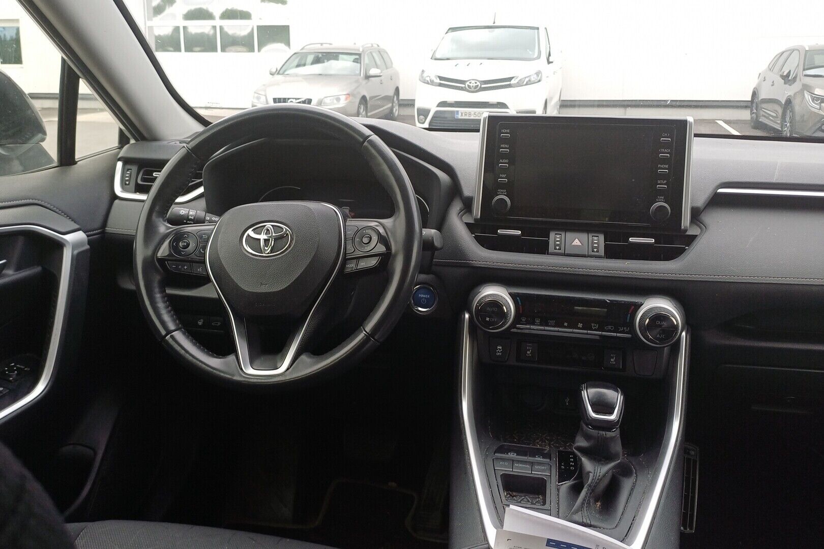 Toyota RAV4 iso kuva 1