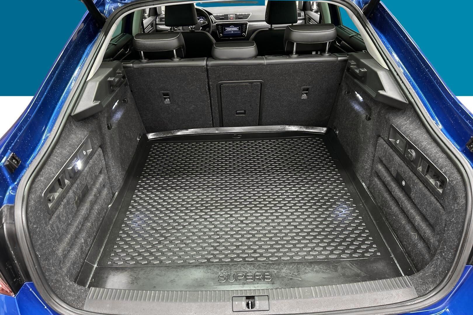 Skoda Superb iso kuva 12