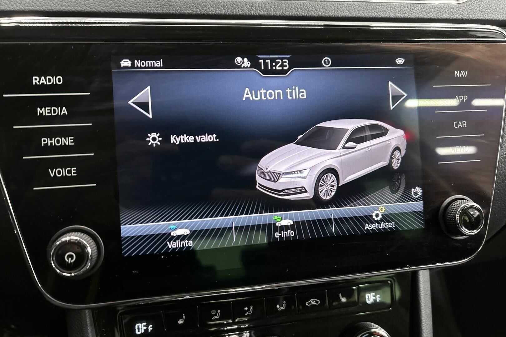 Skoda Superb iso kuva 15