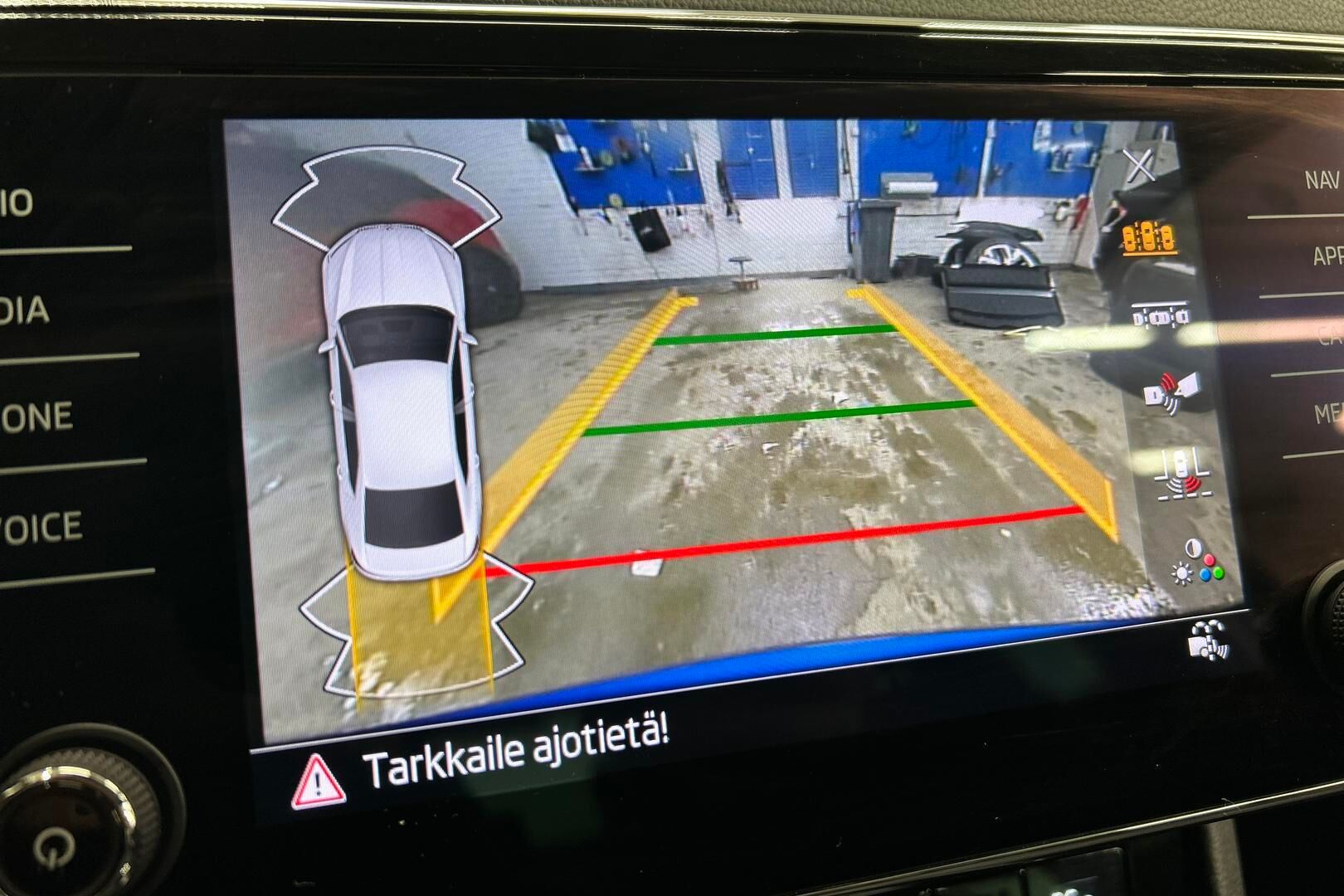 Skoda Superb iso kuva 16