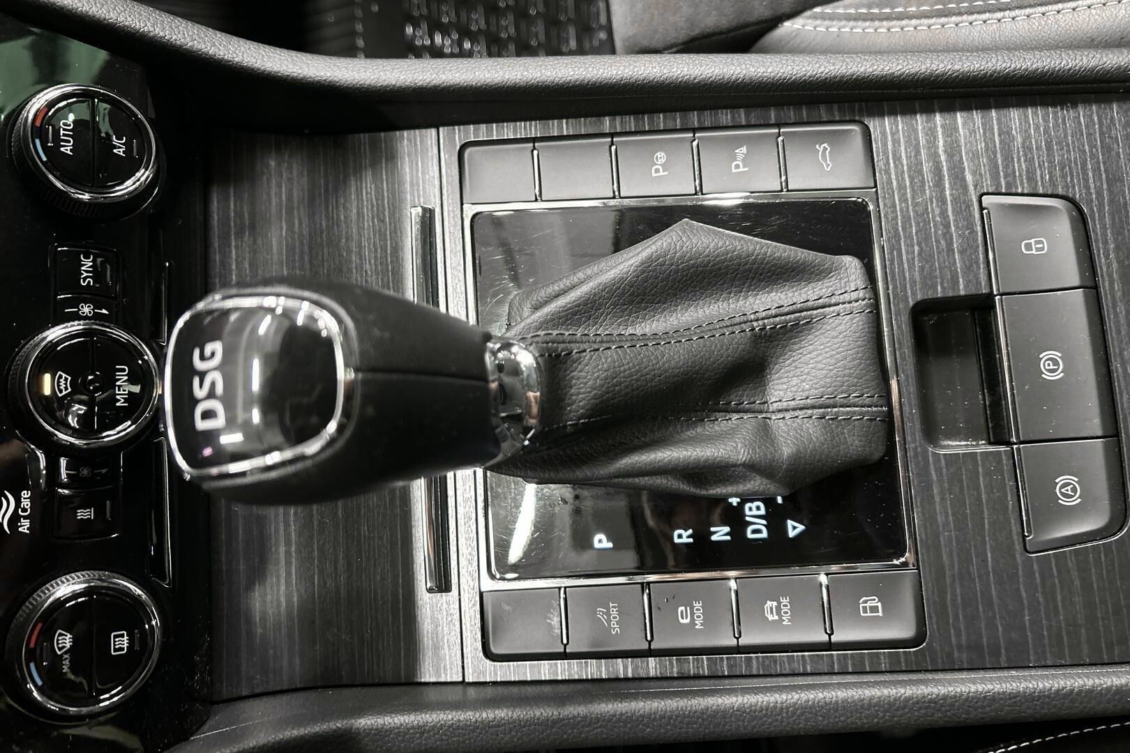 Skoda Superb iso kuva 18