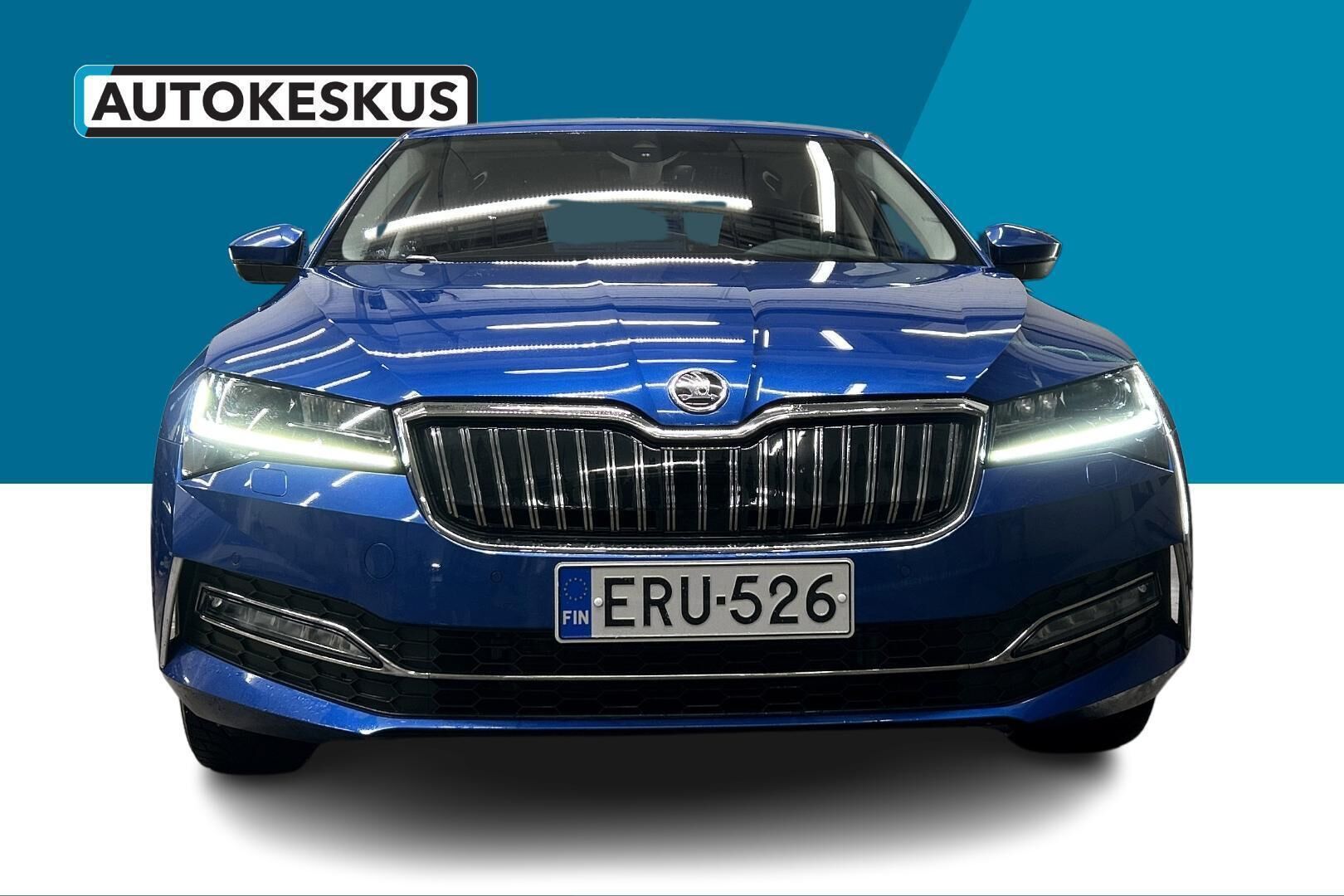 Skoda Superb iso kuva 2