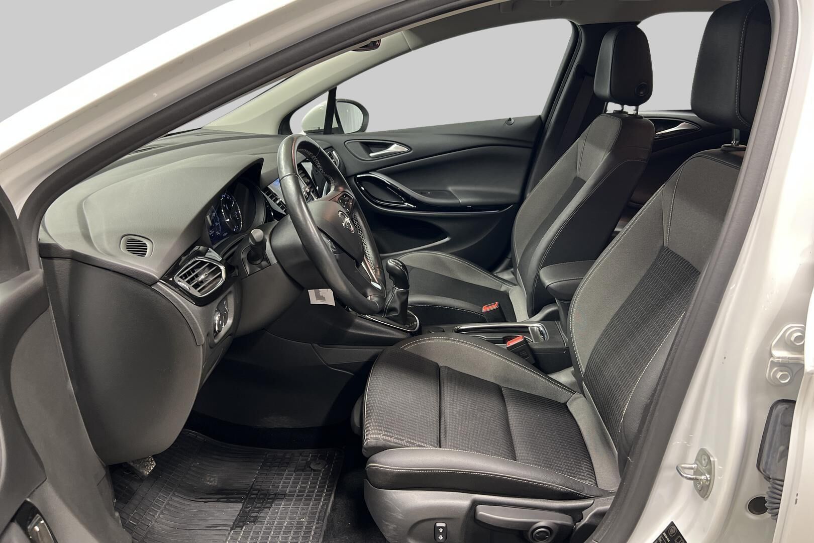 Opel Astra iso kuva 3
