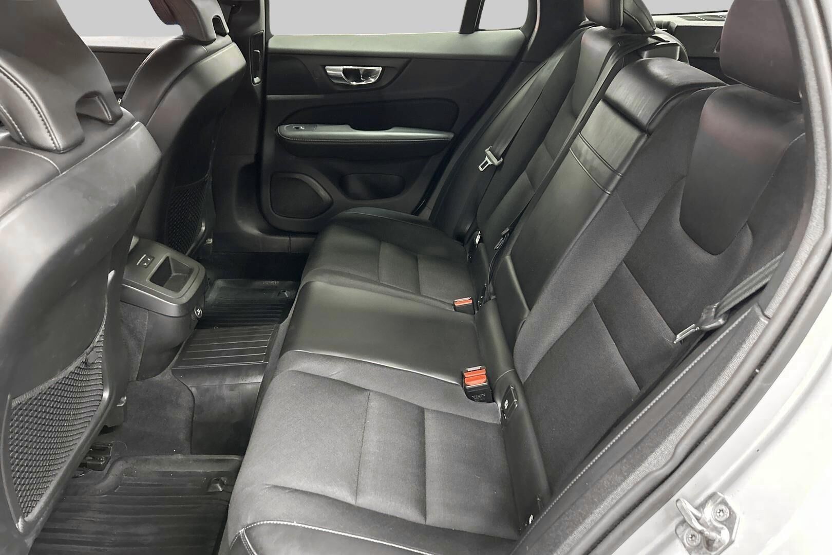 Volvo V60 iso kuva 10