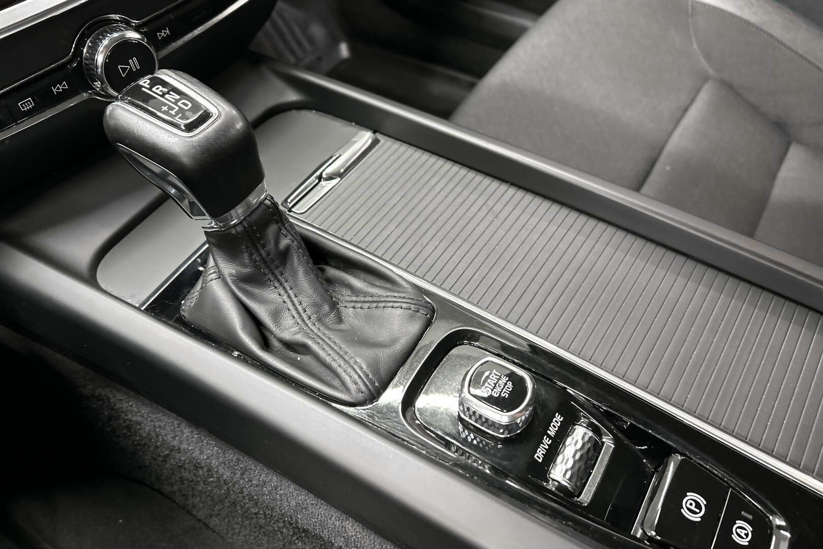 Volvo V60 iso kuva 18