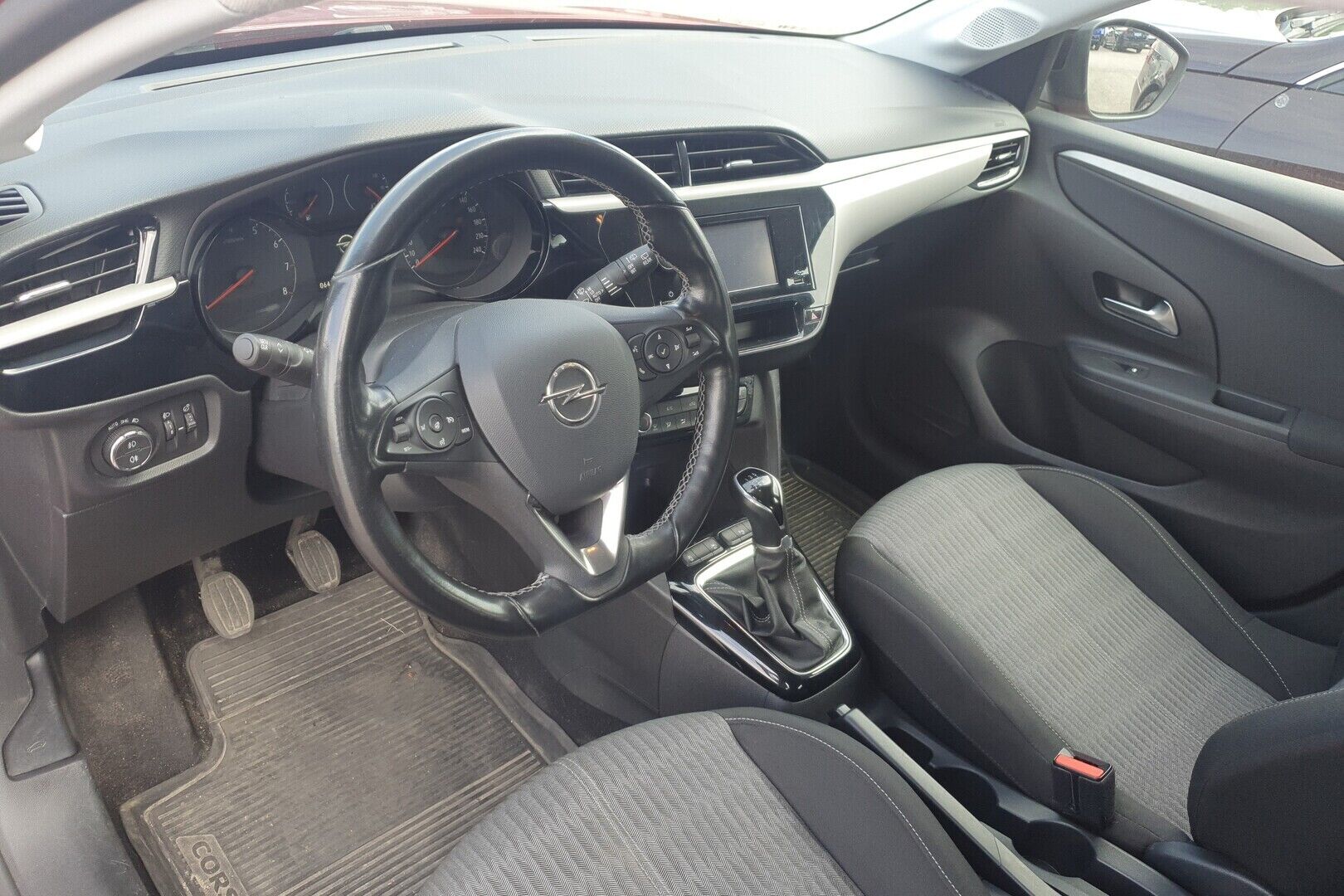 Opel Corsa iso kuva 1