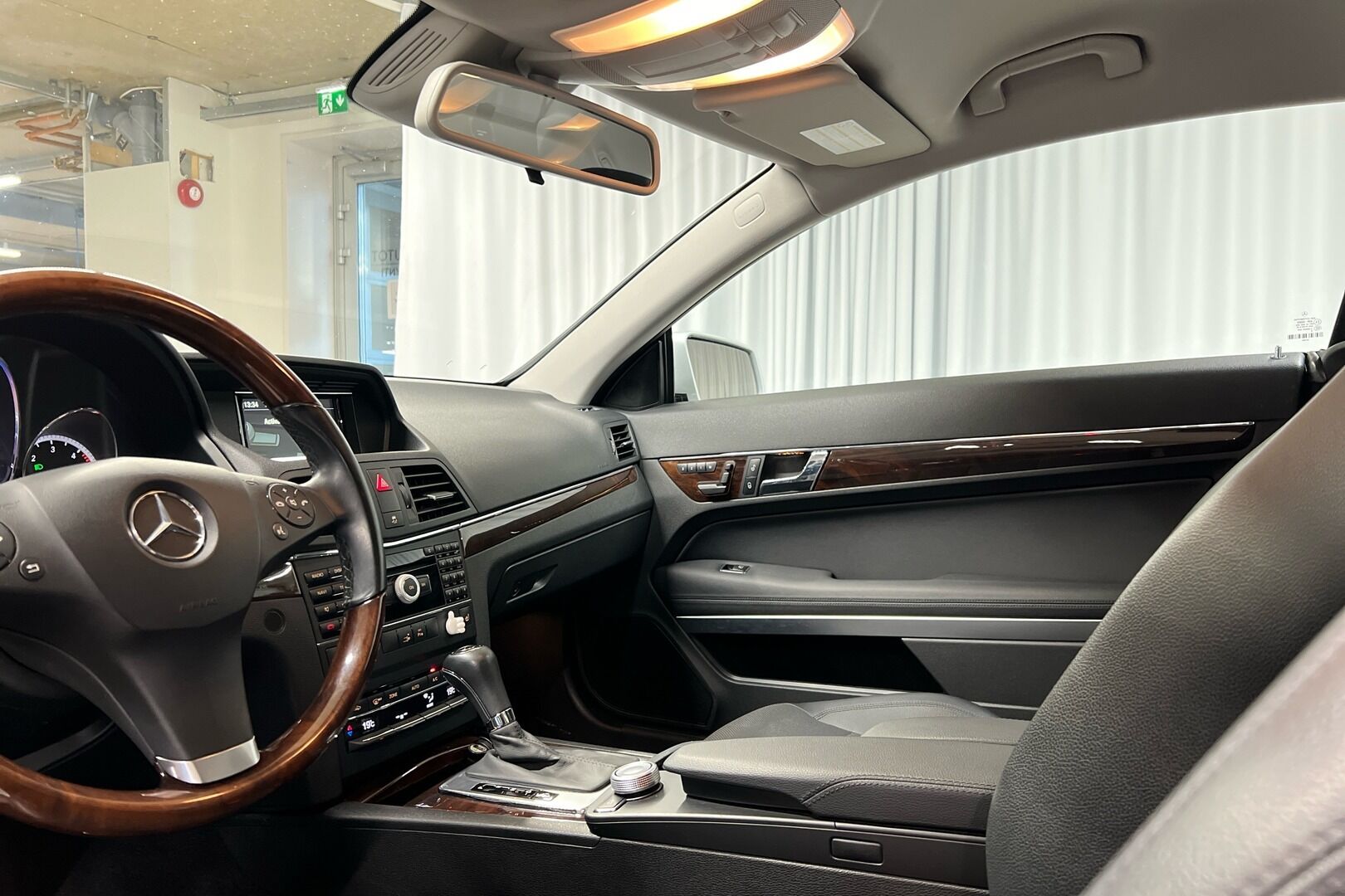 Mercedes-Benz E iso kuva 11