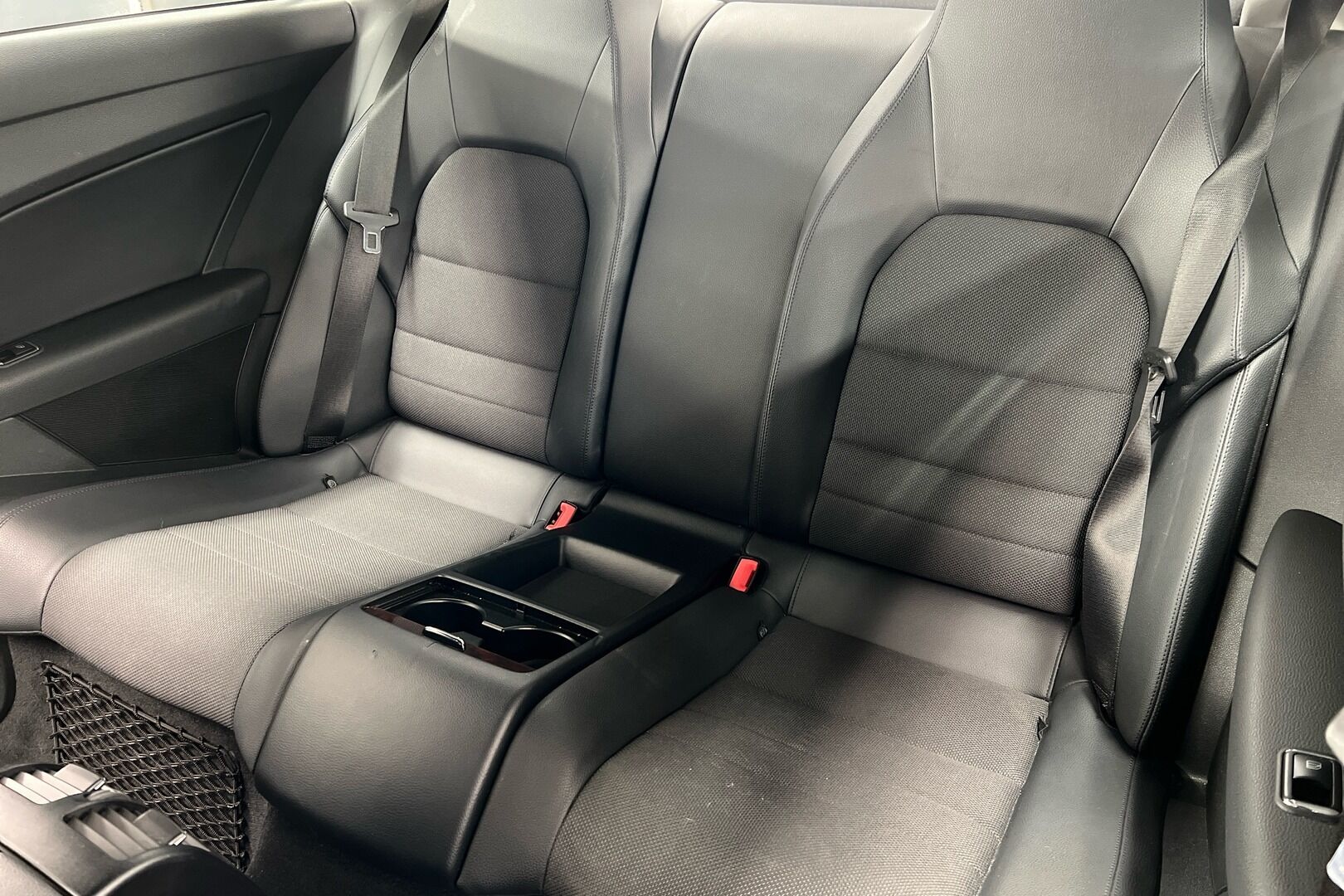 Mercedes-Benz E iso kuva 12