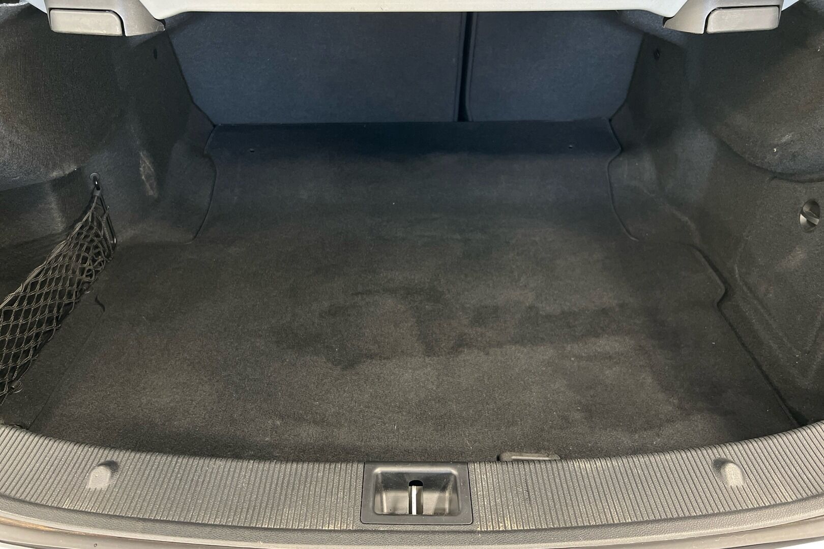 Mercedes-Benz E iso kuva 13