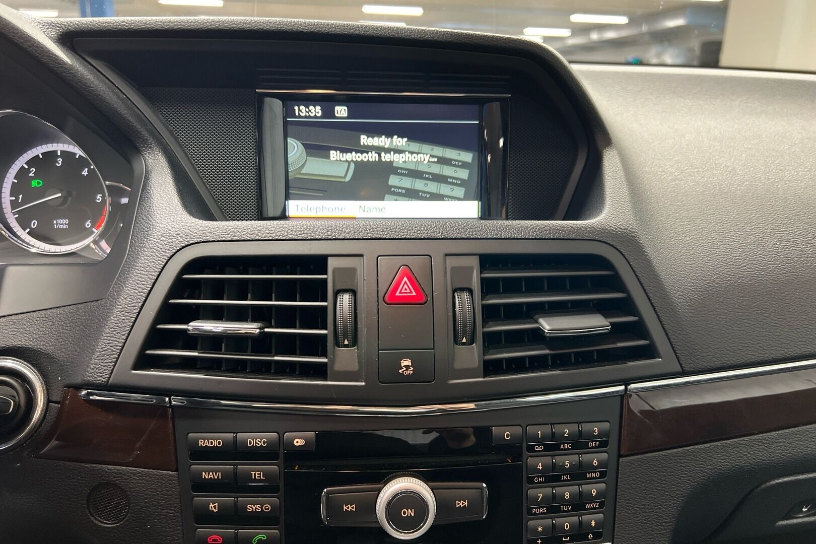 Mercedes-Benz E iso kuva 6