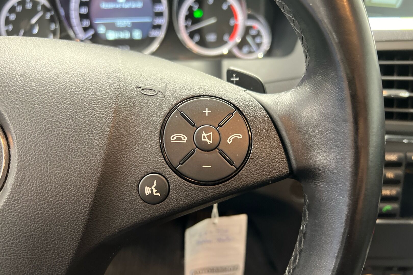 Mercedes-Benz E iso kuva 8