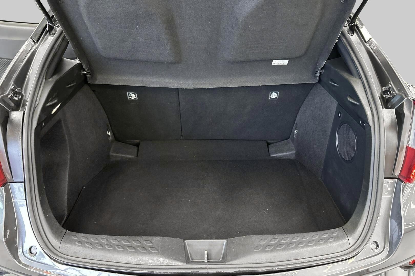 Toyota C-HR iso kuva 24