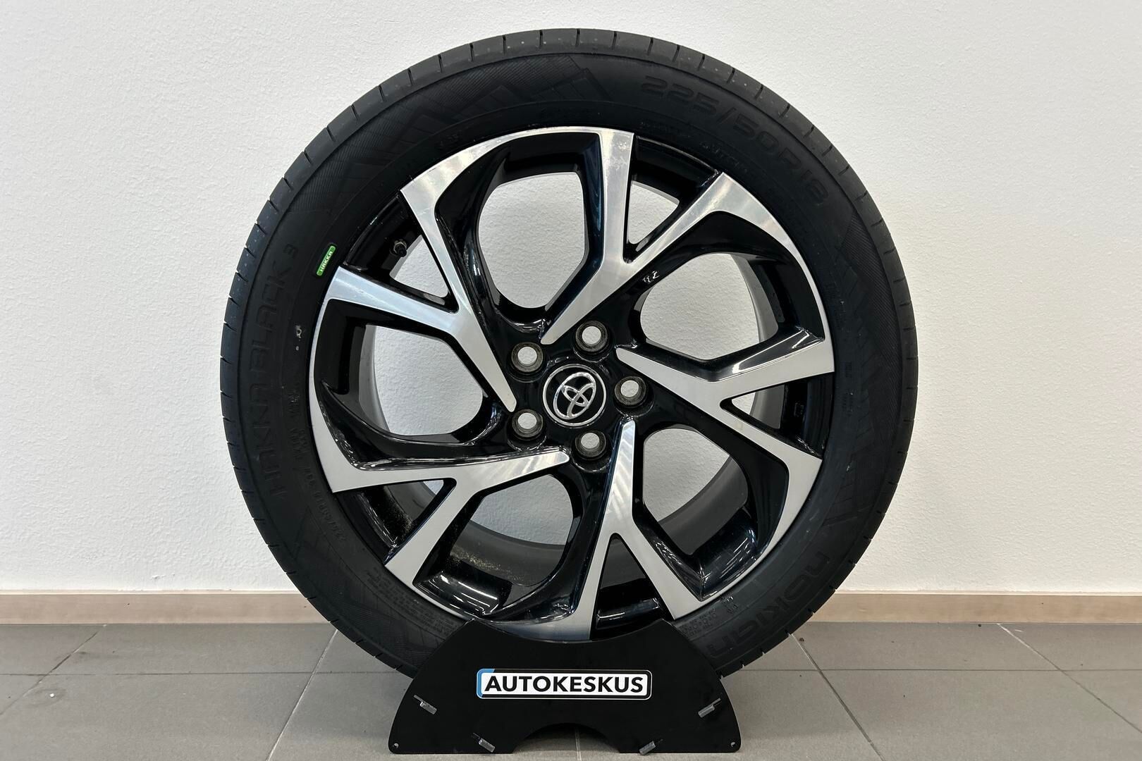 Toyota C-HR iso kuva 25