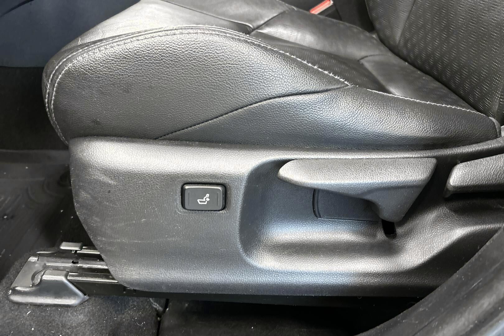 Toyota C-HR iso kuva 4