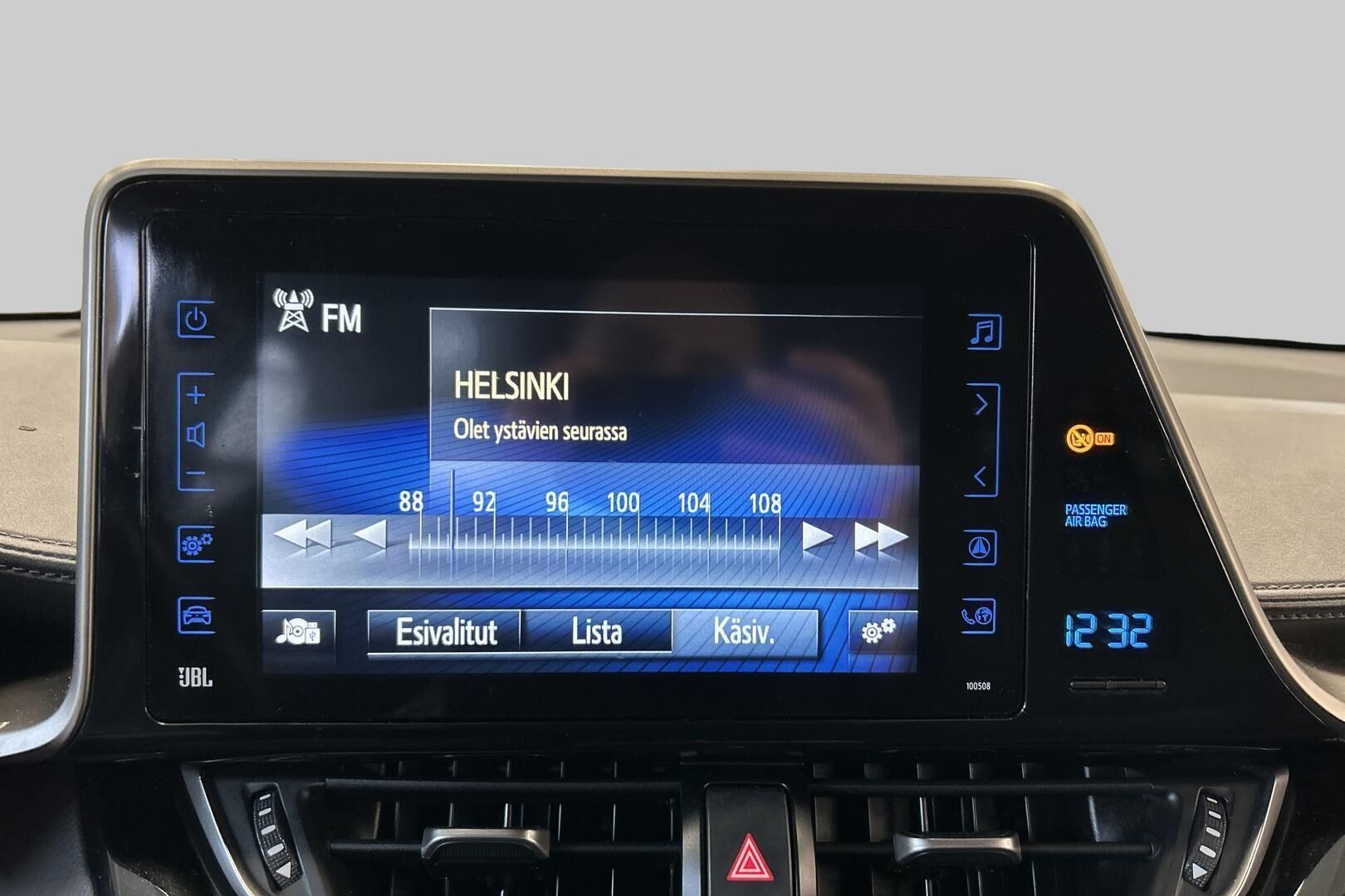 Toyota C-HR iso kuva 12