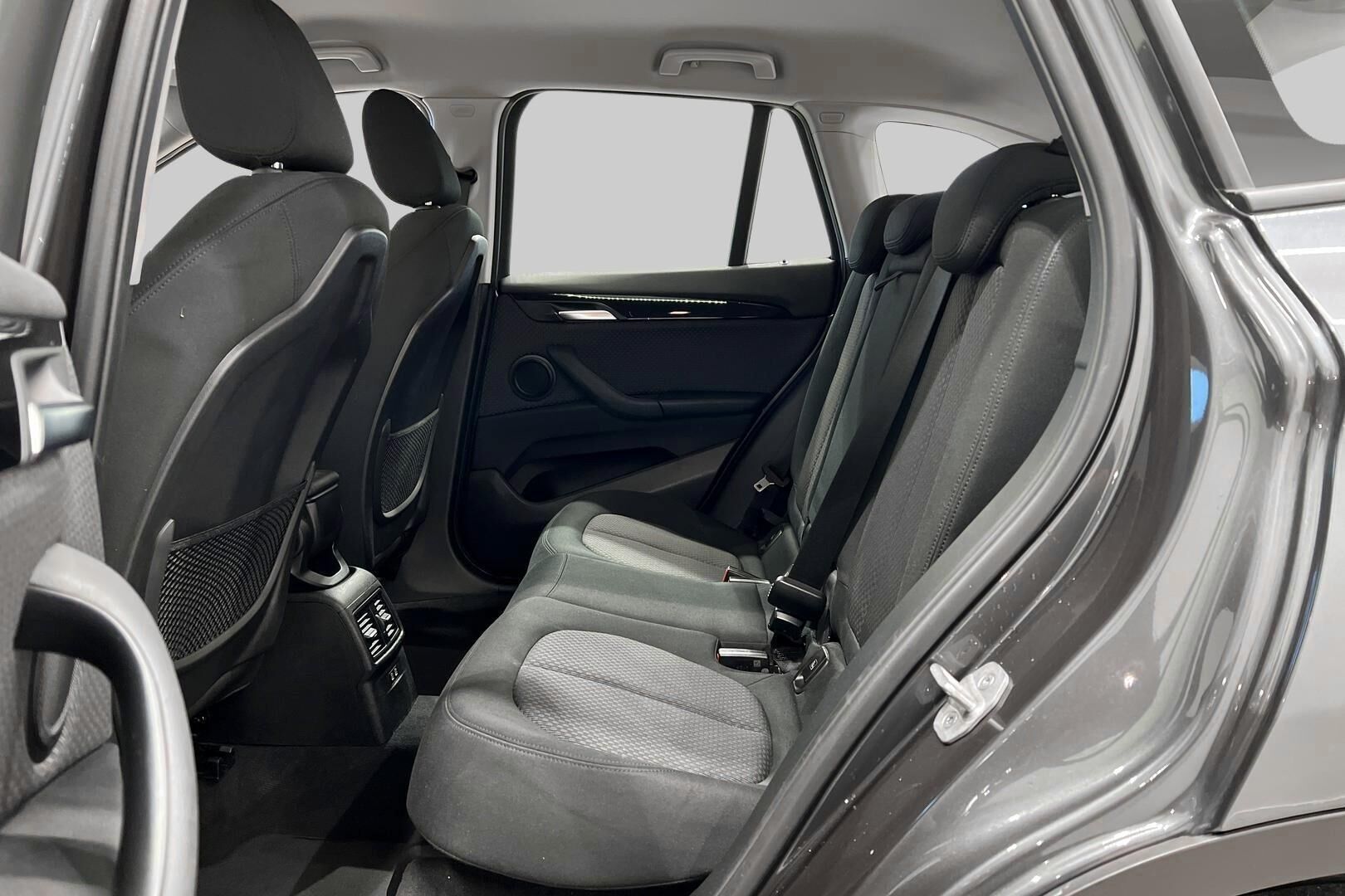 BMW X1 iso kuva 10