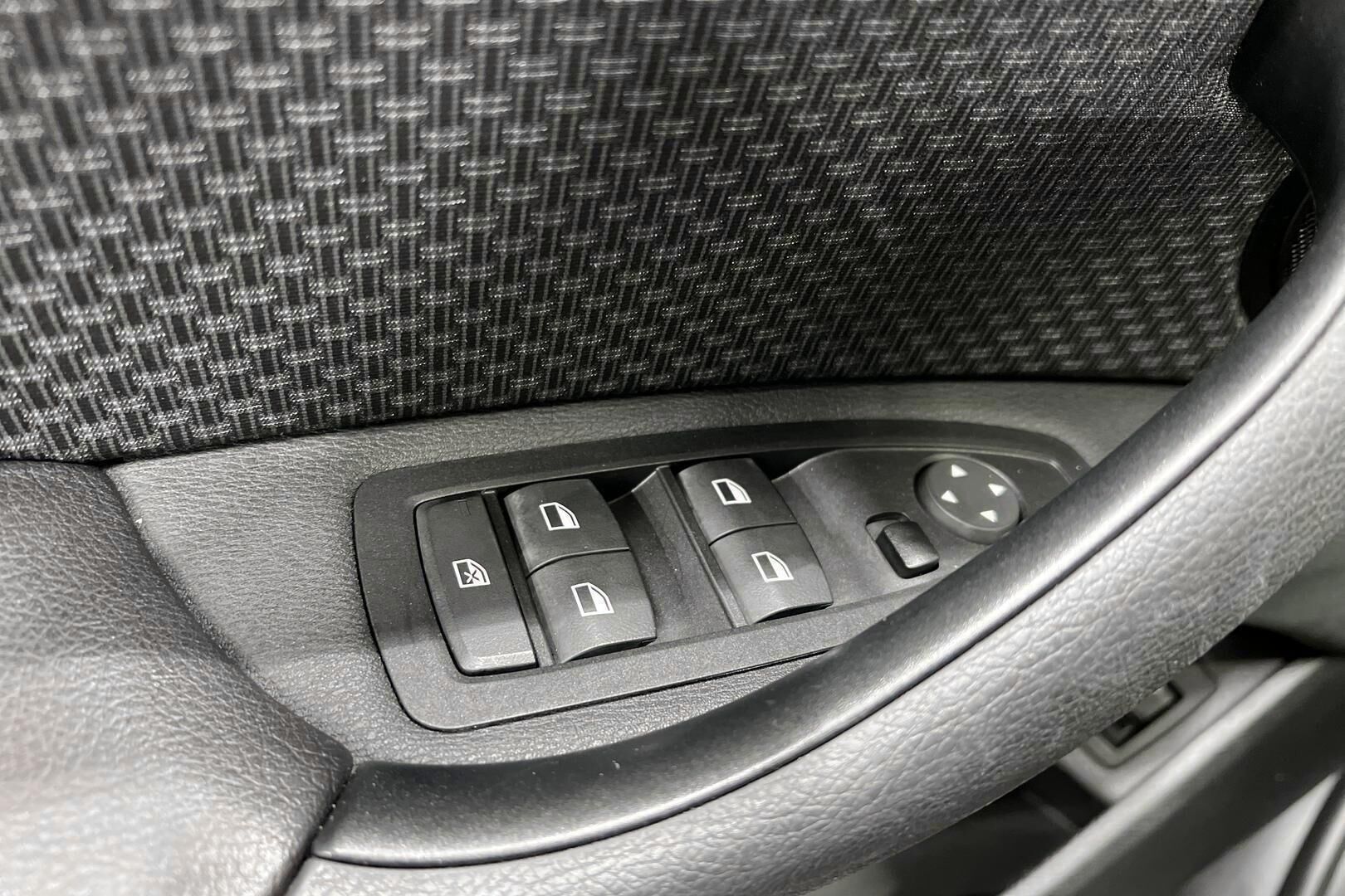 BMW X1 iso kuva 31