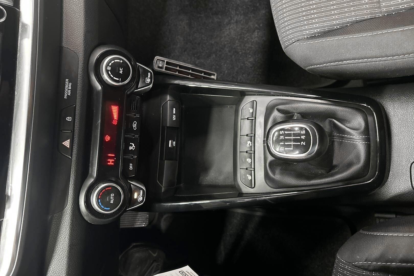 Kia Stonic iso kuva 17