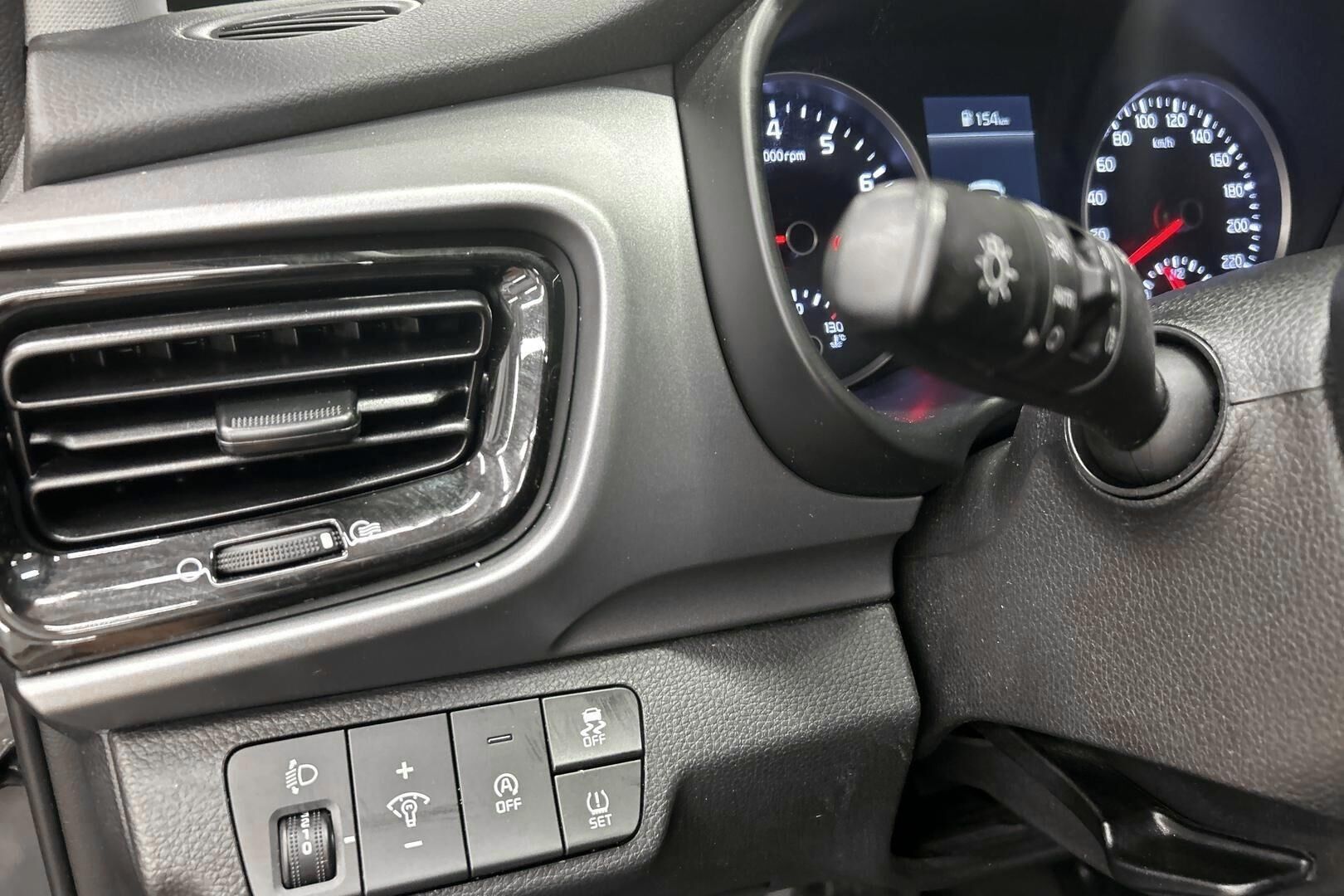 Kia Stonic iso kuva 18