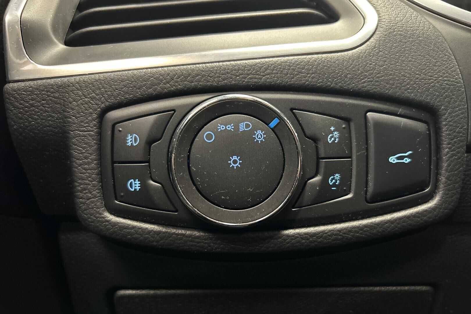 Ford S-Max iso kuva 16