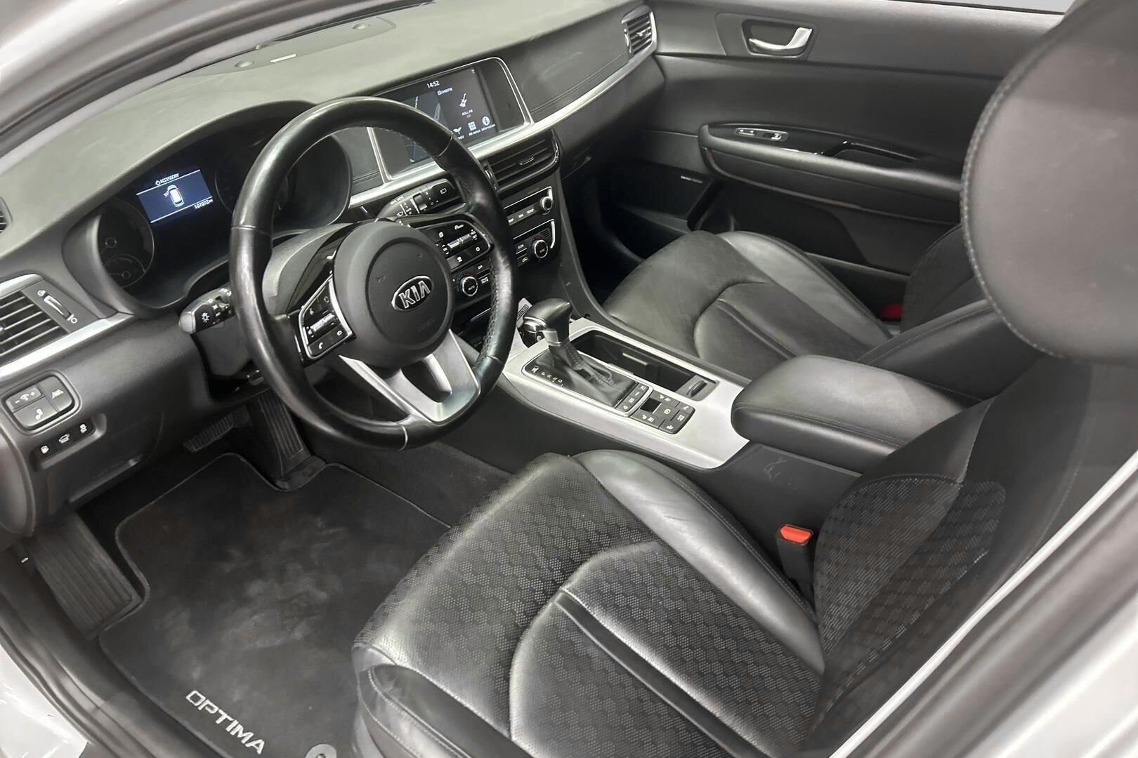 Kia Optima iso kuva 9