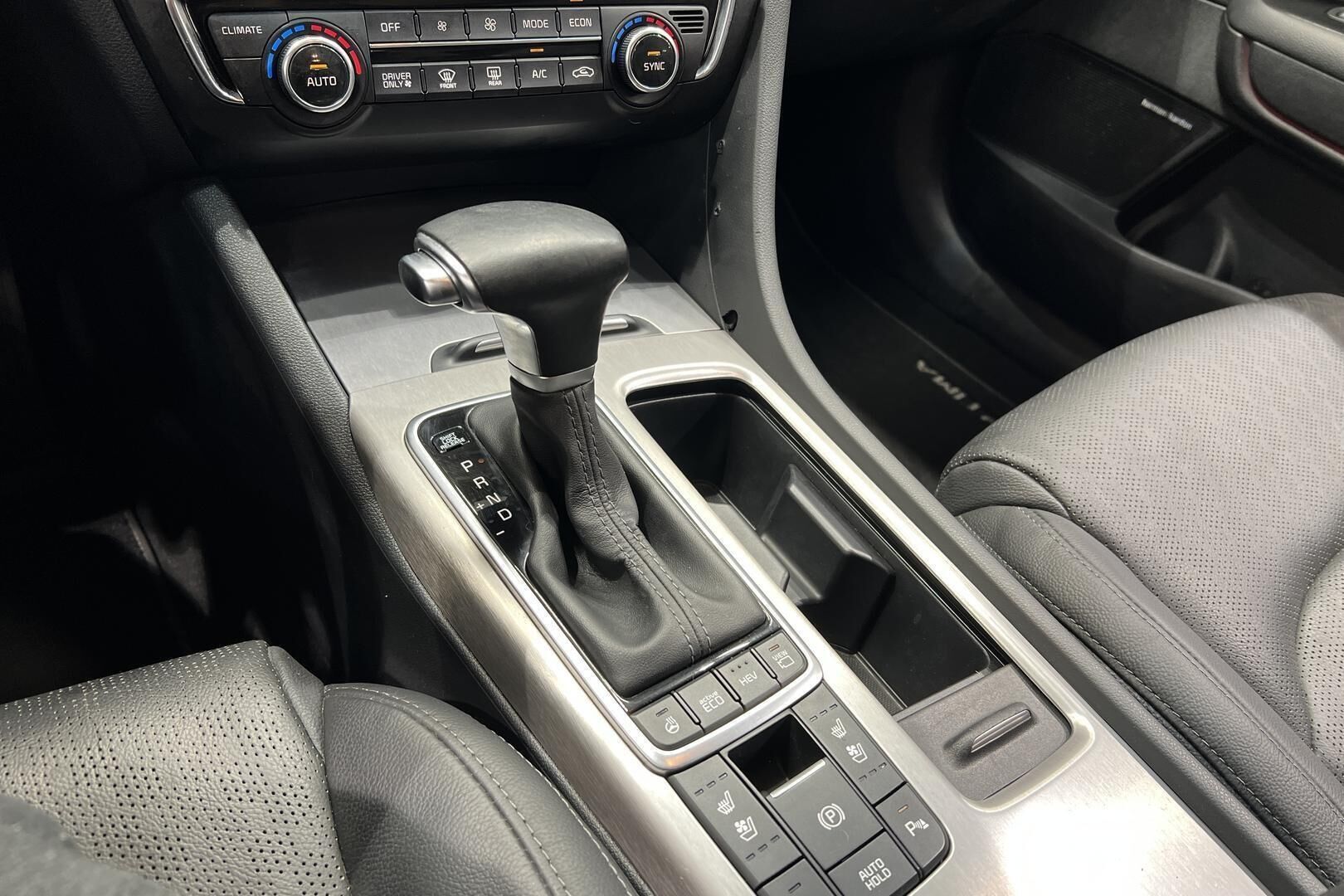 Kia Optima iso kuva 18