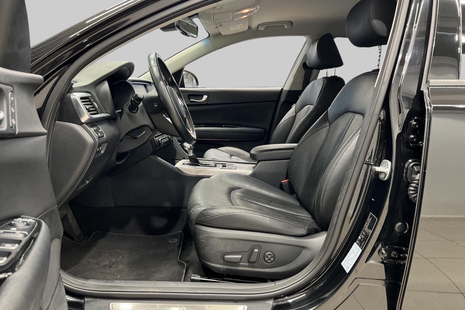 Kia Optima iso kuva 8