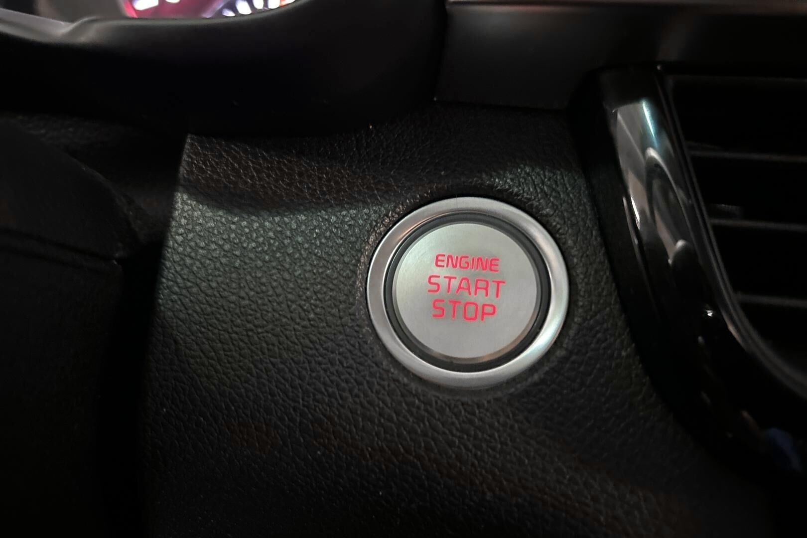 Kia Optima iso kuva 28