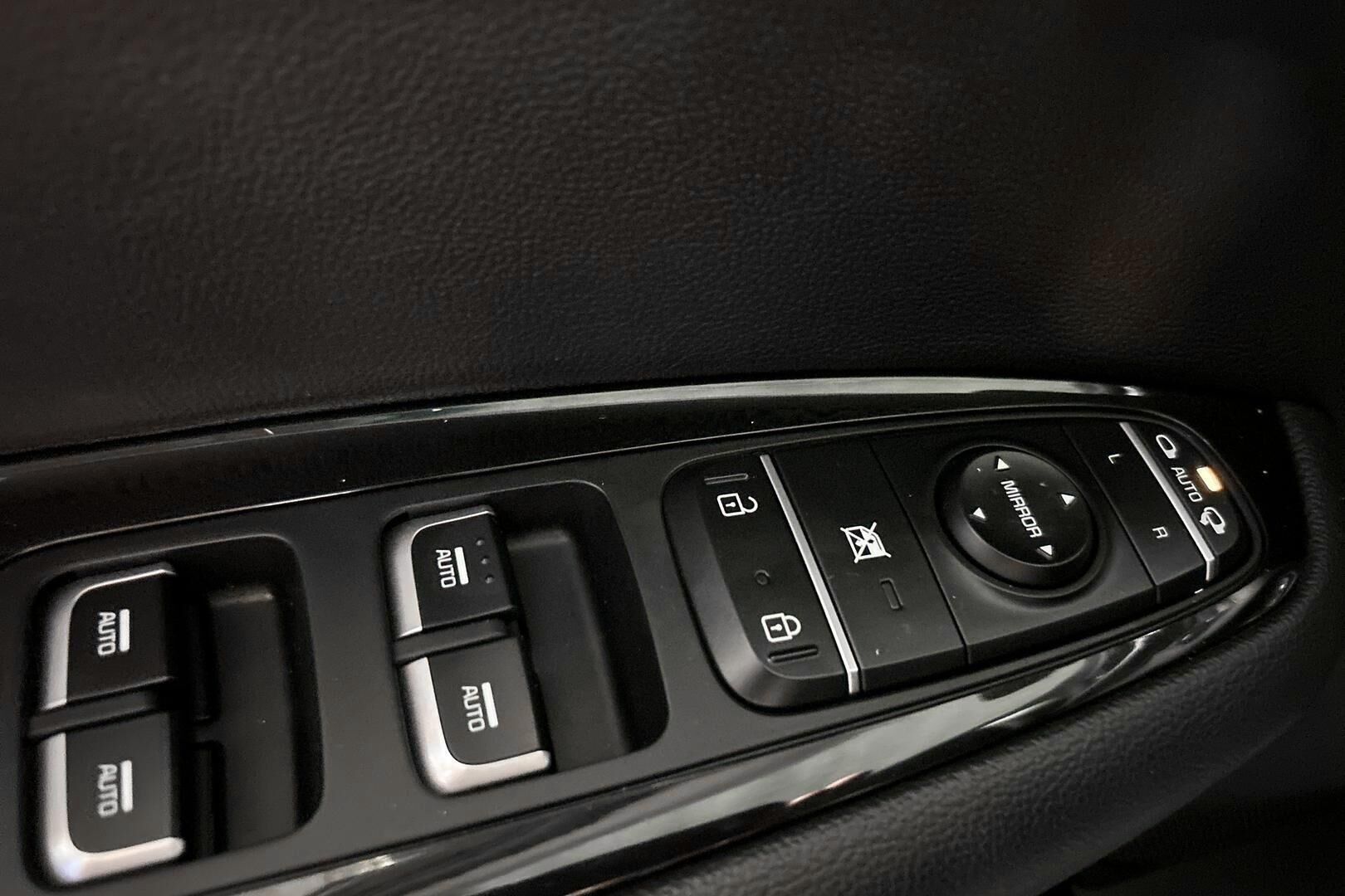Kia Optima iso kuva 29