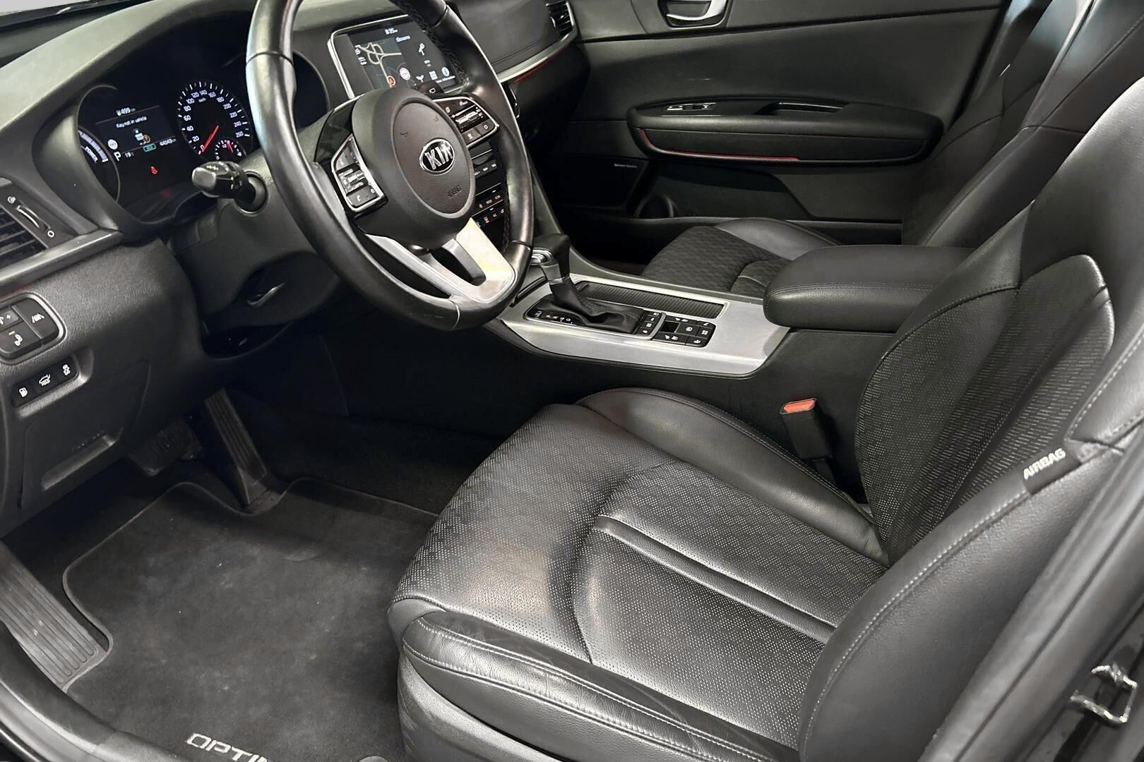 Kia Optima iso kuva 24