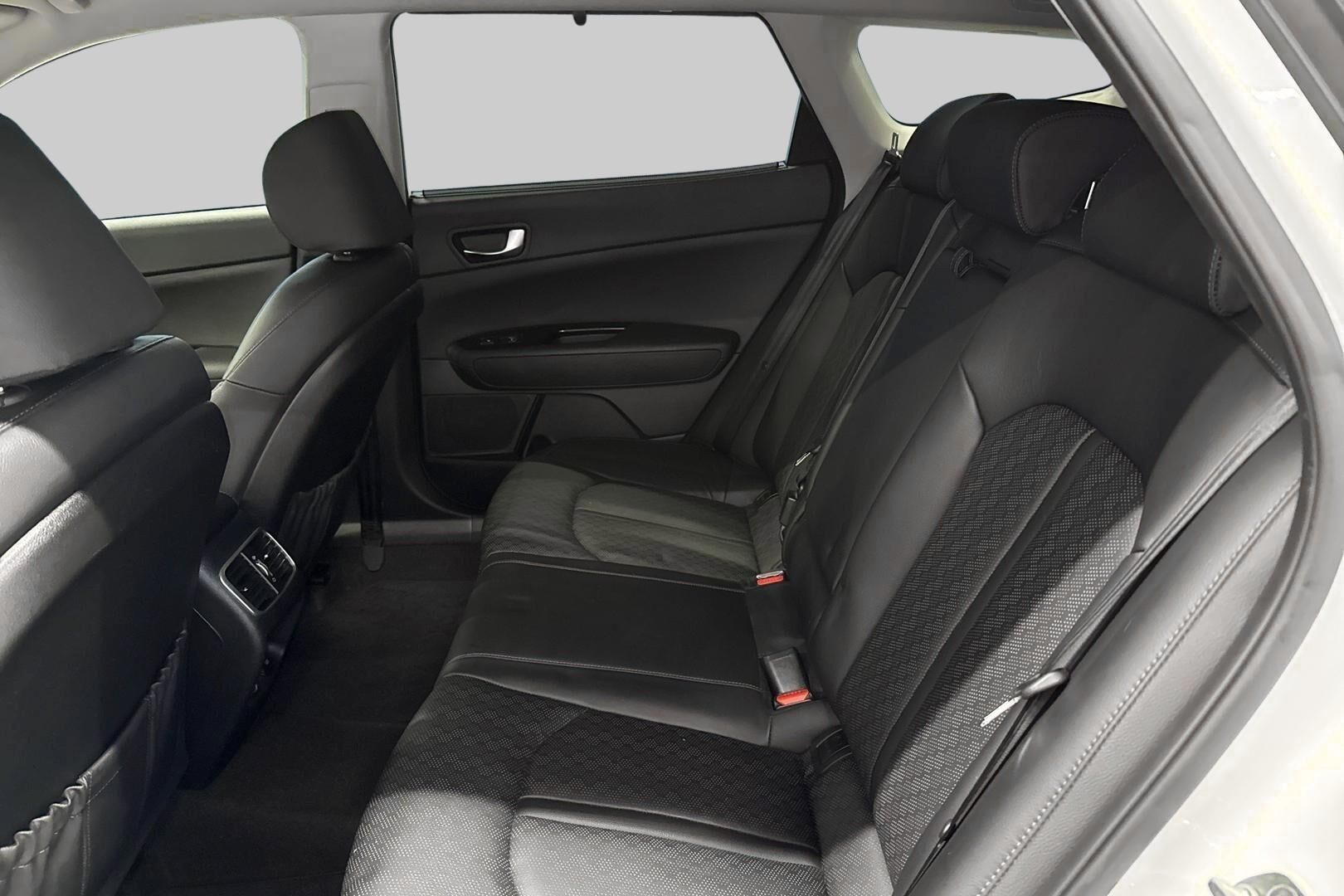 Kia Optima iso kuva 10