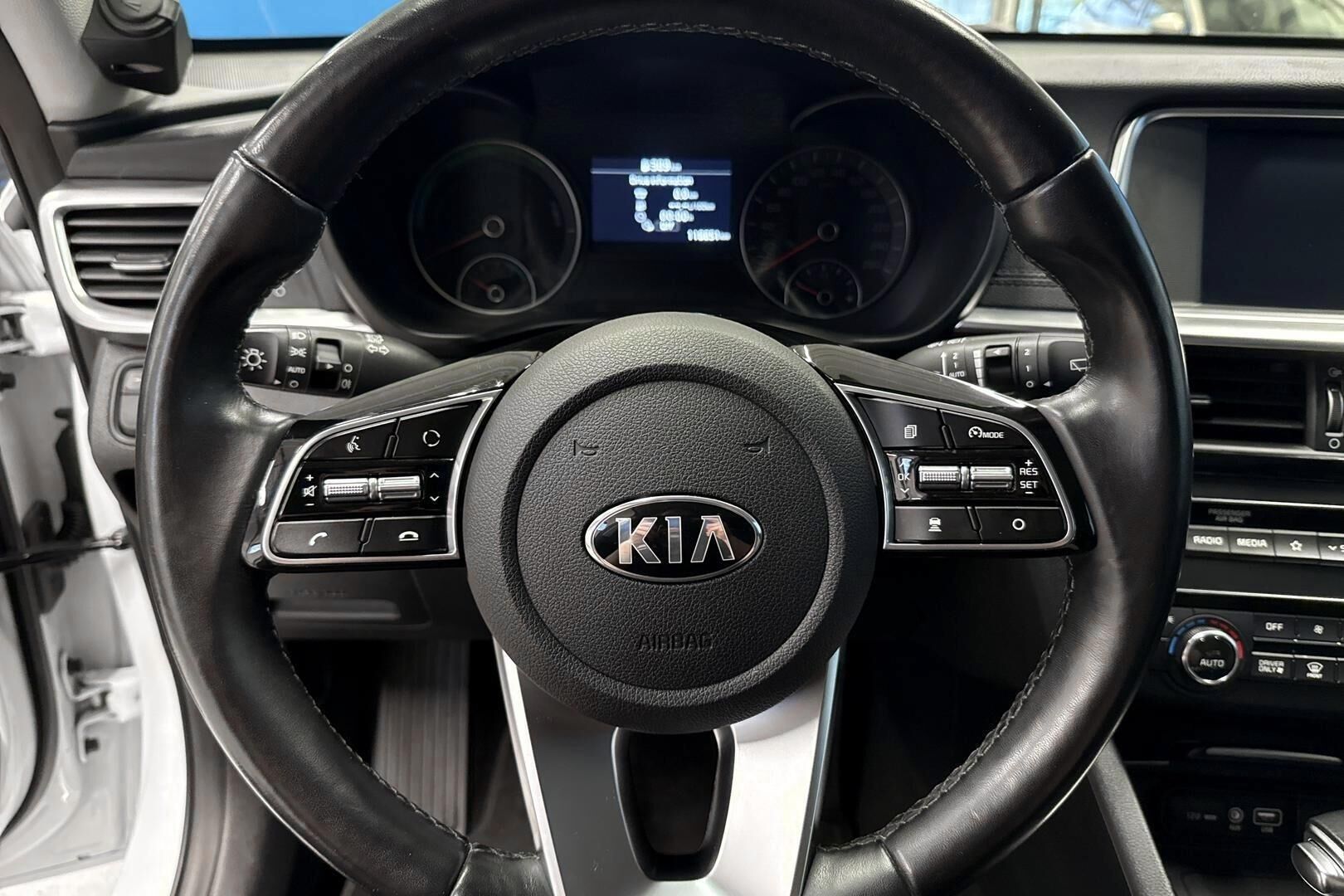 Kia Optima iso kuva 23