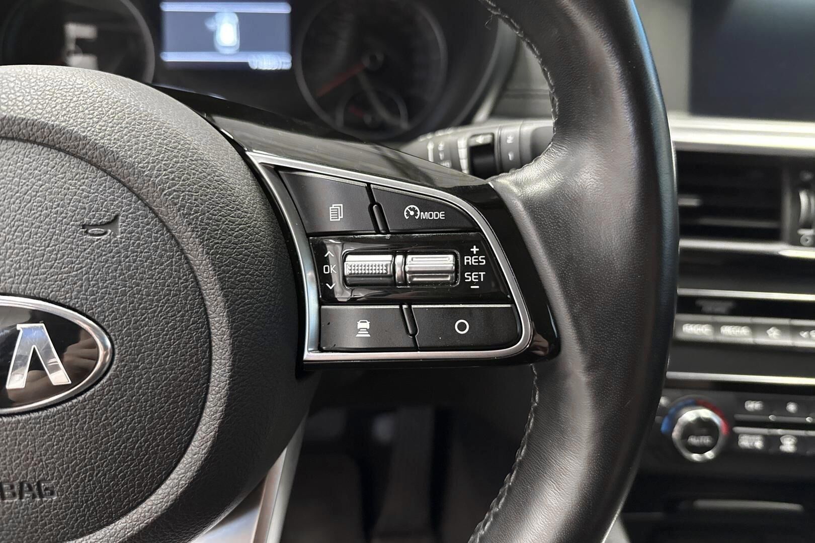 Kia Optima iso kuva 25
