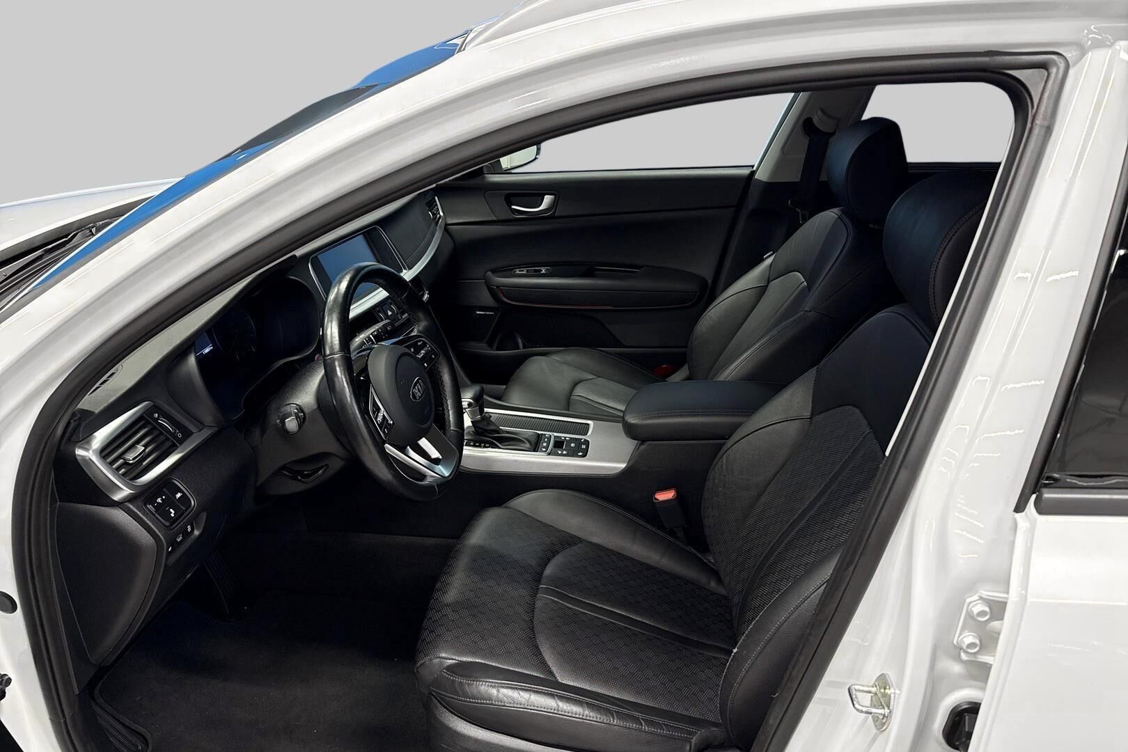 Kia Optima iso kuva 9