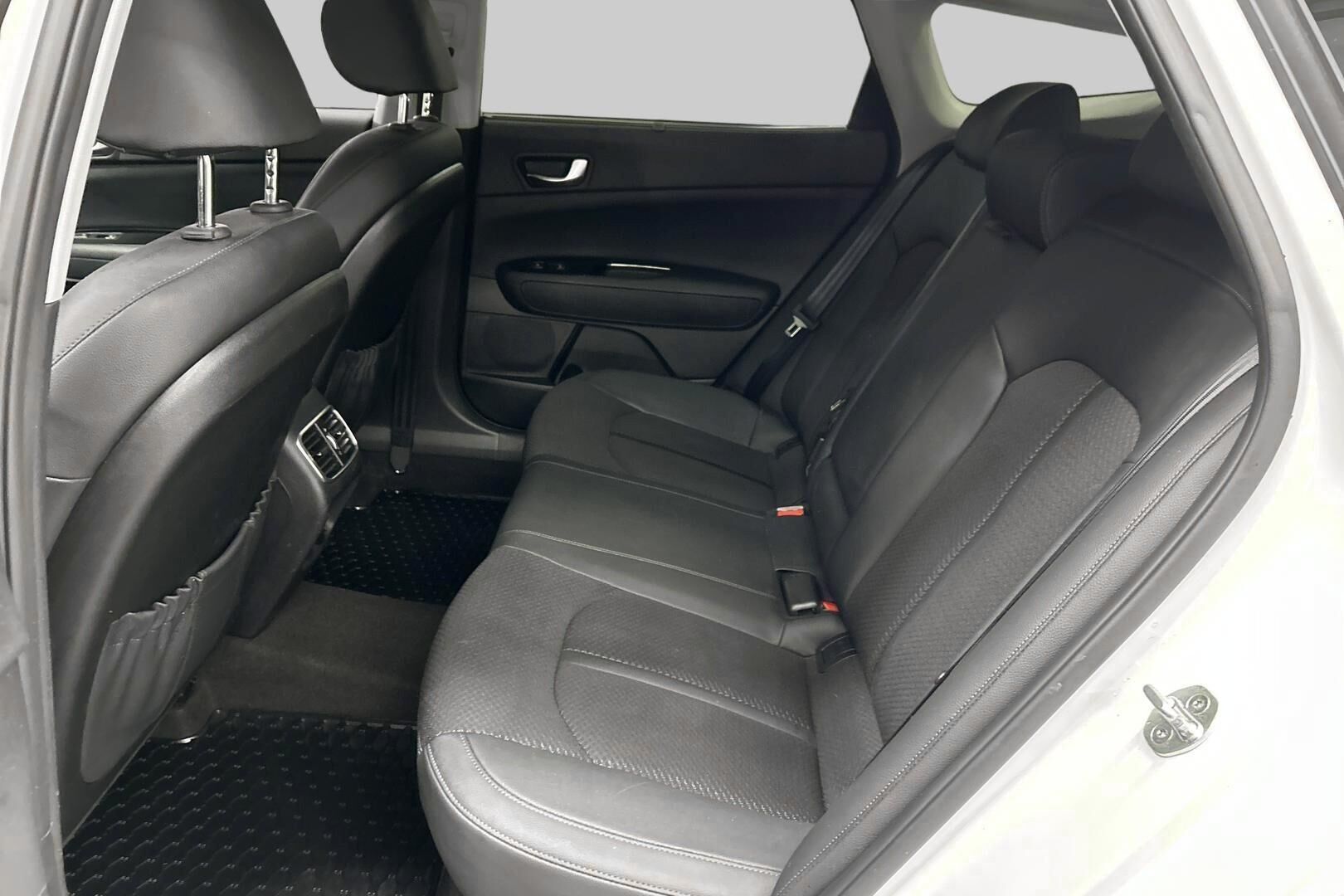 Kia Optima iso kuva 10