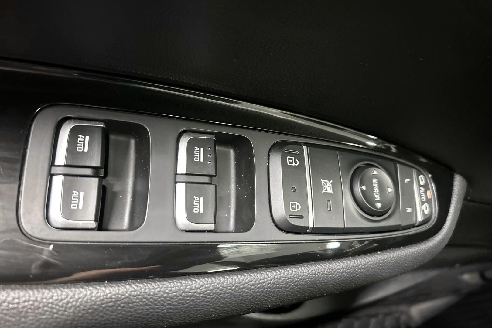 Kia Optima iso kuva 20