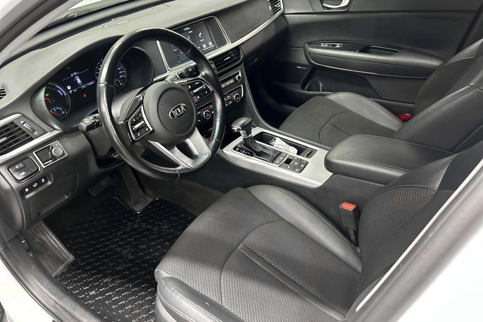 Kia Optima iso kuva 9