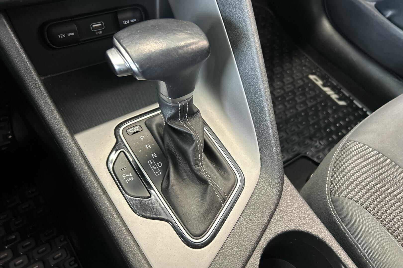 Kia Niro iso kuva 14