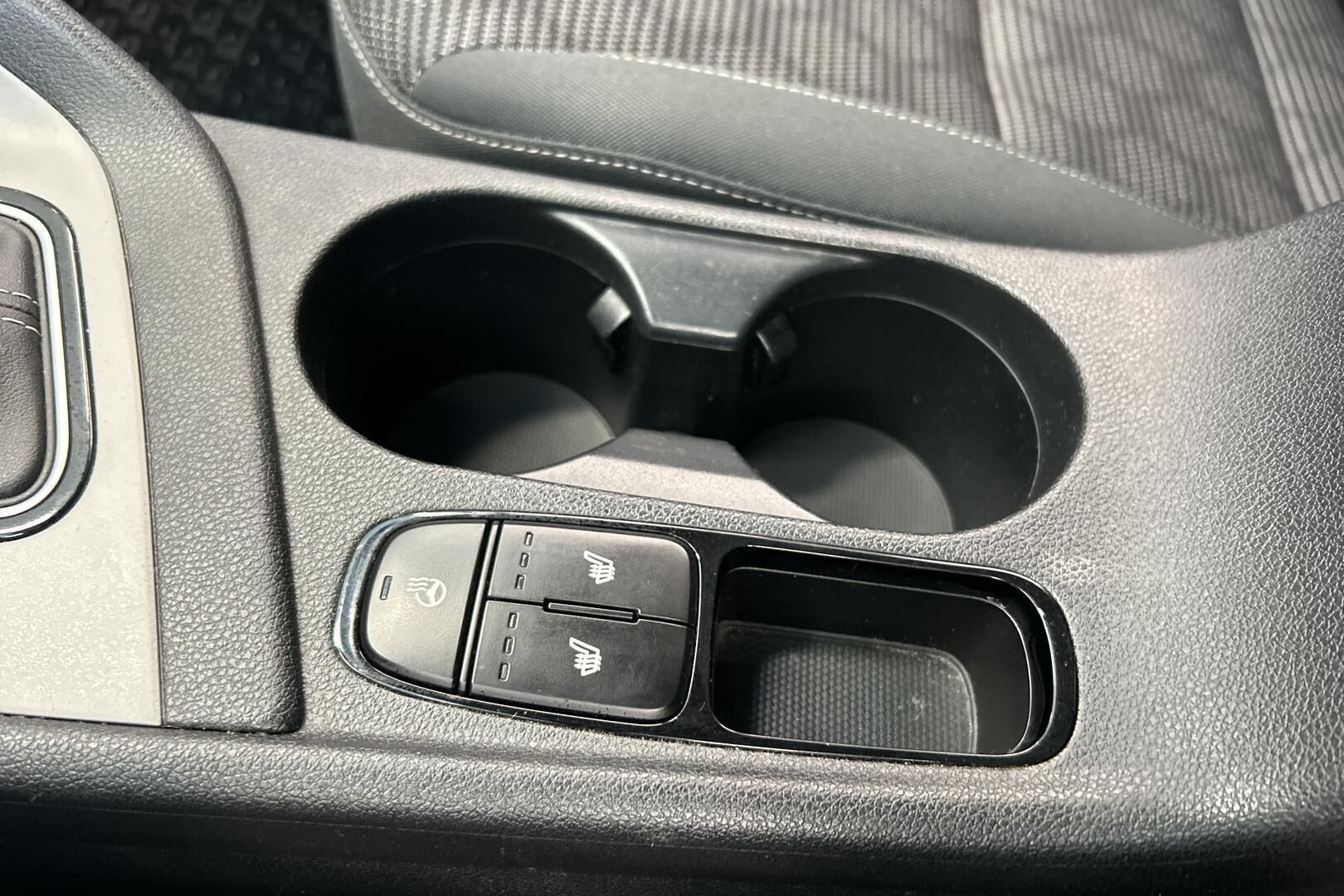 Kia Niro iso kuva 15