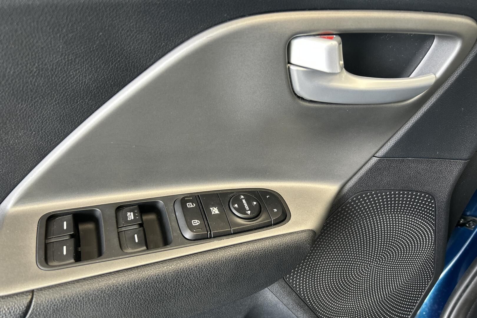 Kia Niro iso kuva 28