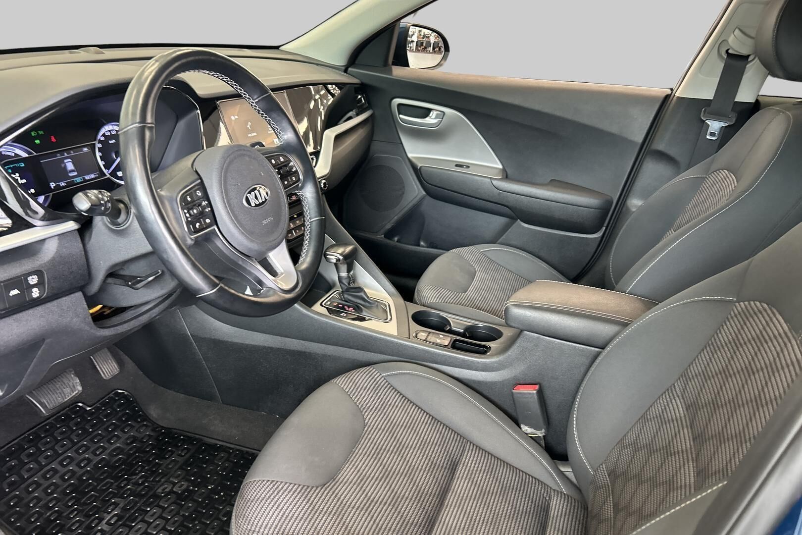 Kia Niro iso kuva 24