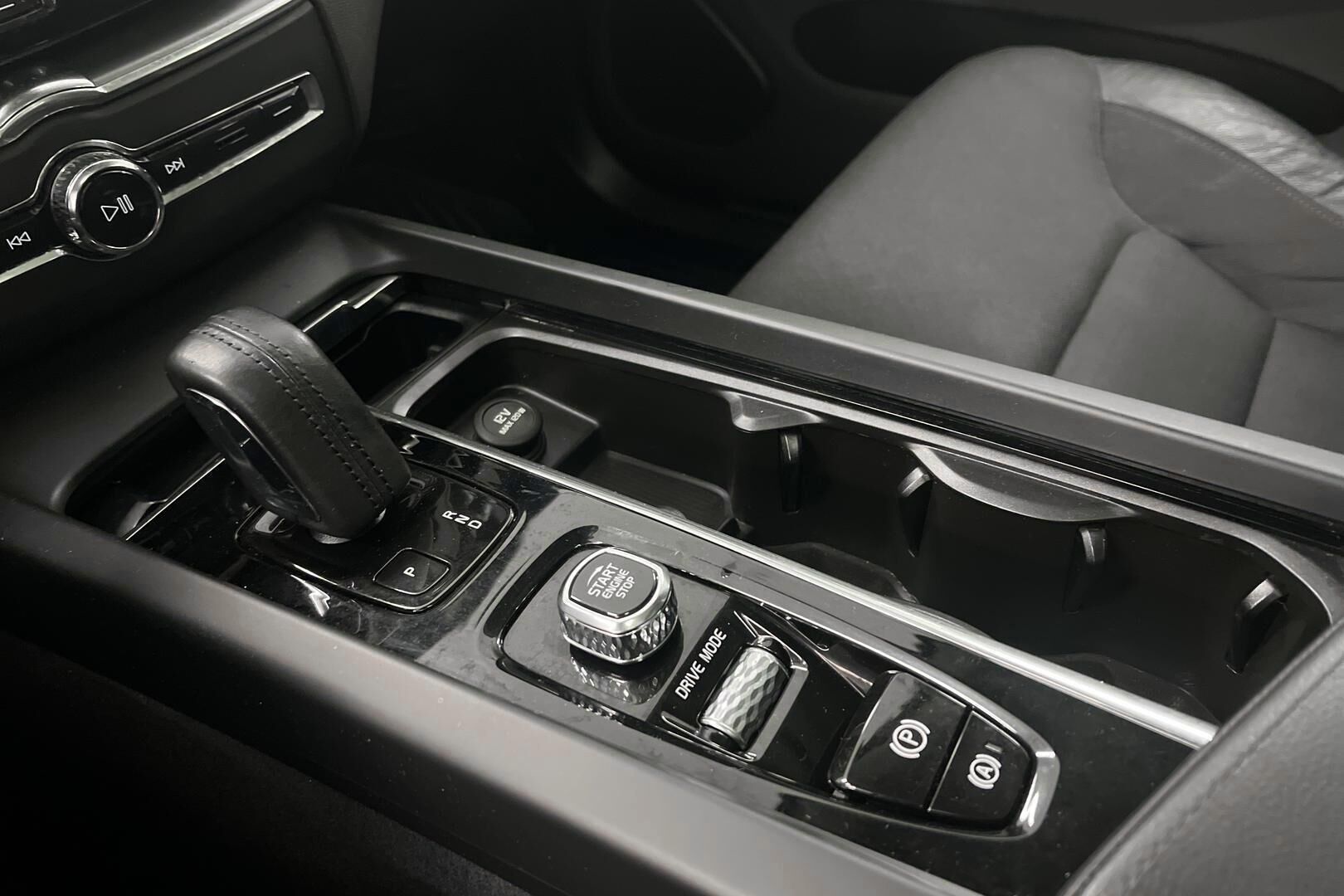 Volvo XC60 iso kuva 15