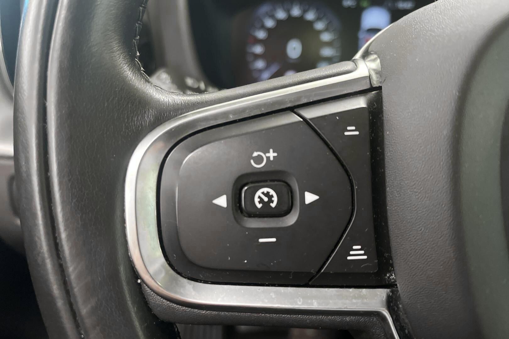 Volvo XC60 iso kuva 16