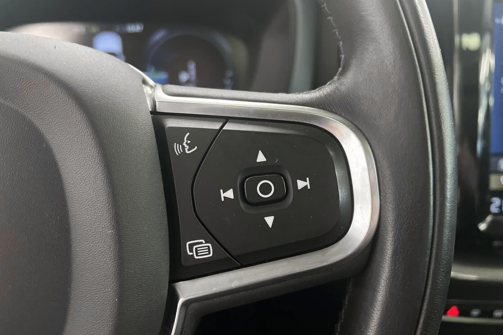 Volvo XC60 iso kuva 17