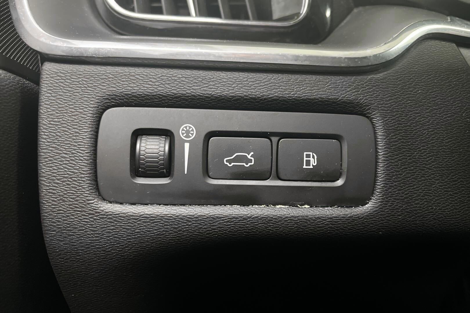 Volvo XC60 iso kuva 18